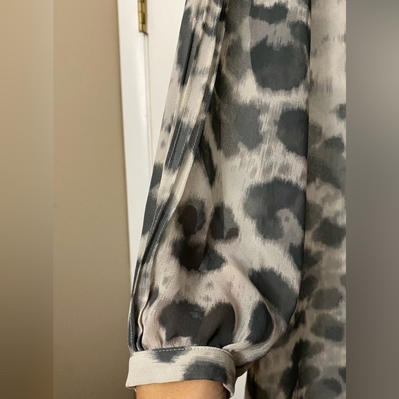 Banana Republic Animal Print Long Sleeve Sheer Button Down Blouse Size XS - Picture 8 of 8